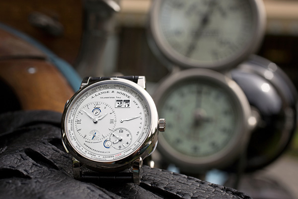 ralph lauren 赢得「lange 1 time zone」腕表