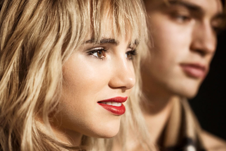 suki waterhouse 代言burberry全新唇膏系列